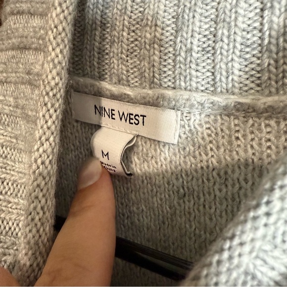 Nine West mock neck dropped sweater animal print Women’s Size M grey and white - Picture 3 of 6